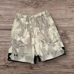Under Armour Men's Gray and Black Shorts Size L EUC